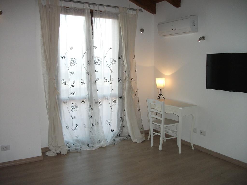 Black Star Sestu Room photo