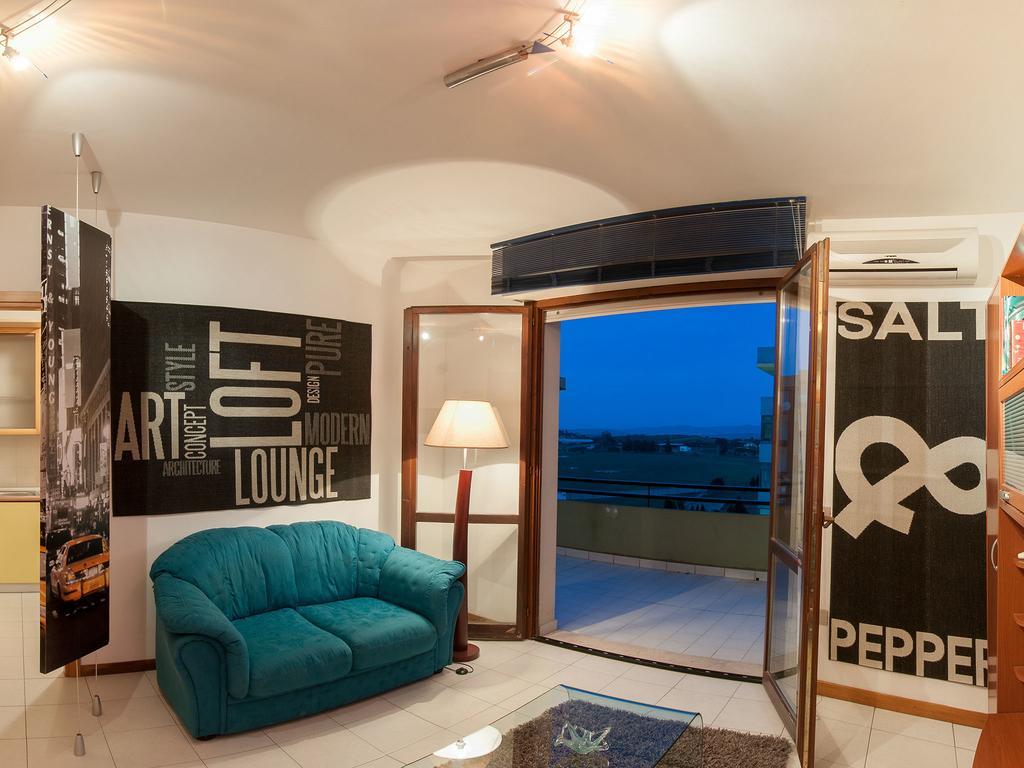Black Star Sestu Room photo
